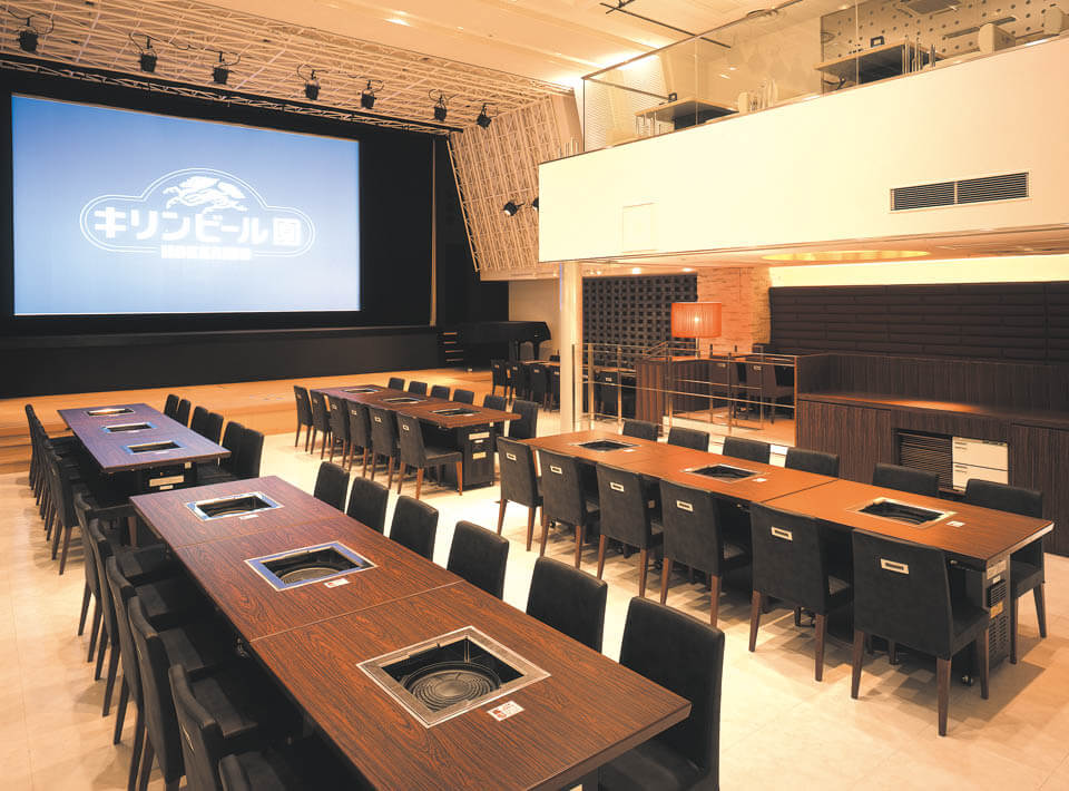 Main Hall: The atrium space can accommodate up to 190 people.